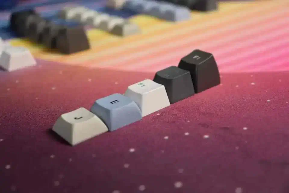 Side-by-side comparison of DSA, XDA, Cherry, OEM, and SA keycap profiles showing height differences