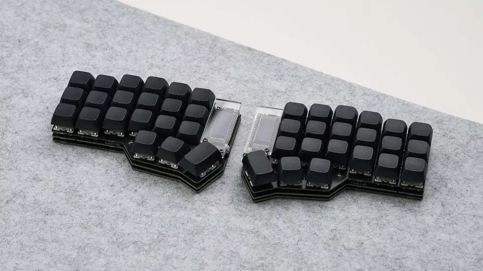 Corne crkbd 42-key split keyboard DIY kit assembled with black keycaps