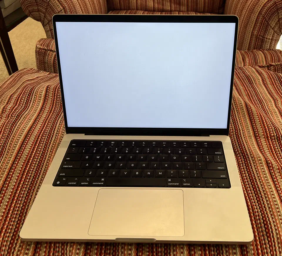 2021 14-inch Silver MacBook Pro with Apple M1 Pro chip