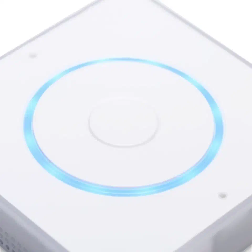 Detail of the Voice PE rotary volume dial surrounding the central programmable top button