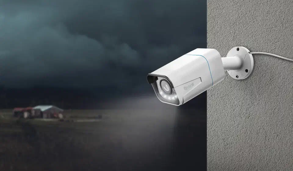 Reolink RLC-811A 4K PoE bullet camera with visible lens and mounting bracket